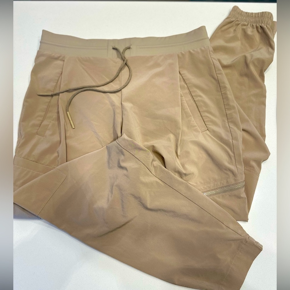 Athleta Go Far Travel Pant Jogger Cargo Pockets Khaki Women's 6